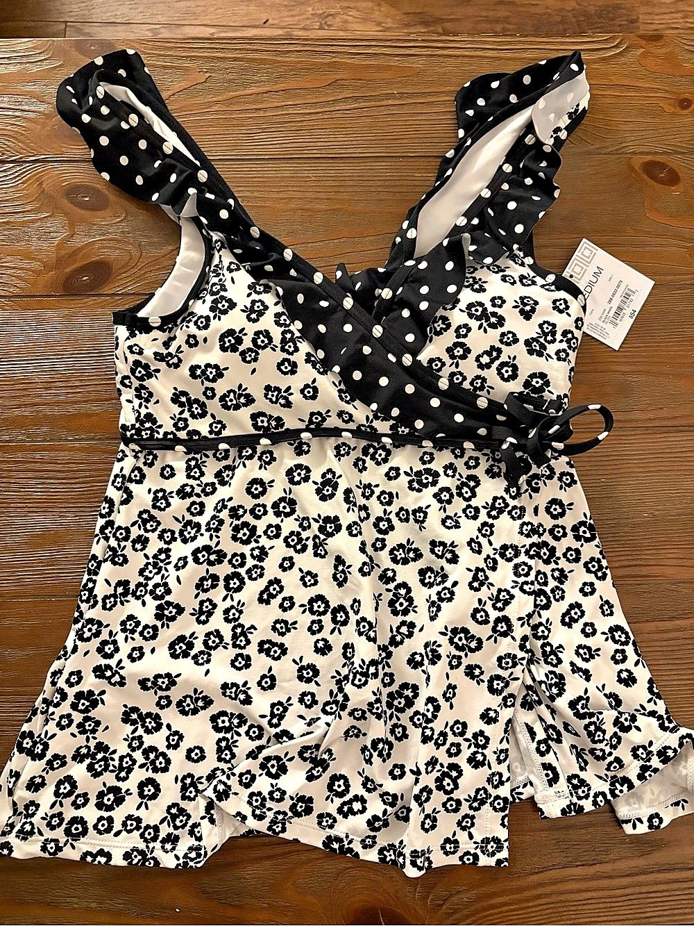Liz Claiborne Floral One-Piece Swimsuit in Black & White Size Medium NWT